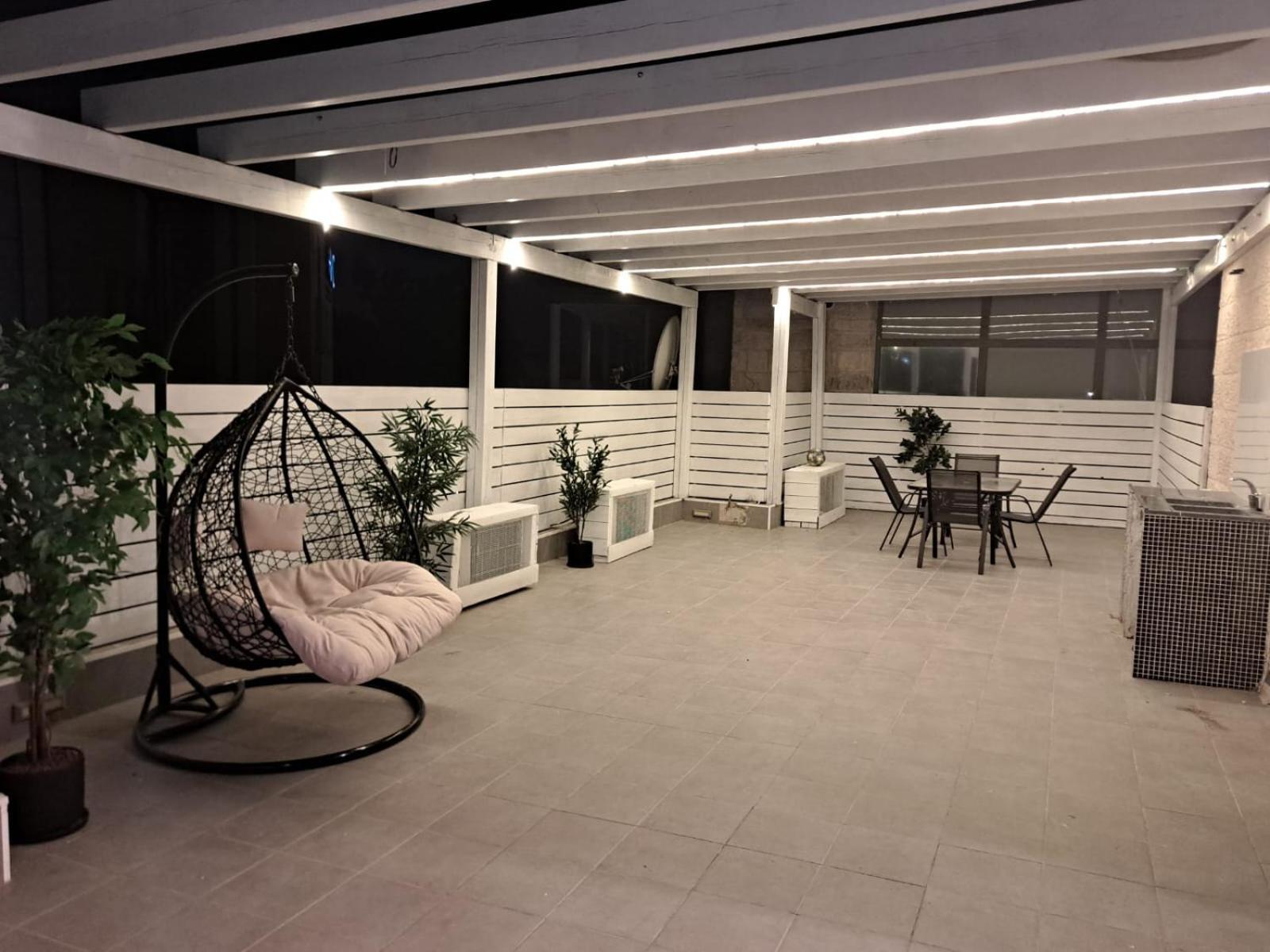 Authentic One Bedroom Apartment In City Center エルサレム エクステリア 写真