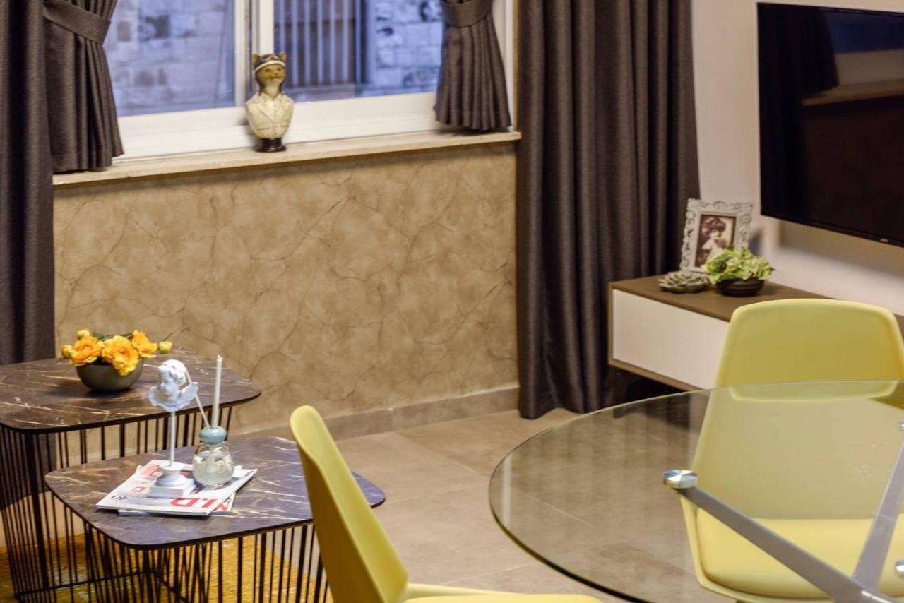 Authentic One Bedroom Apartment In City Center エルサレム エクステリア 写真