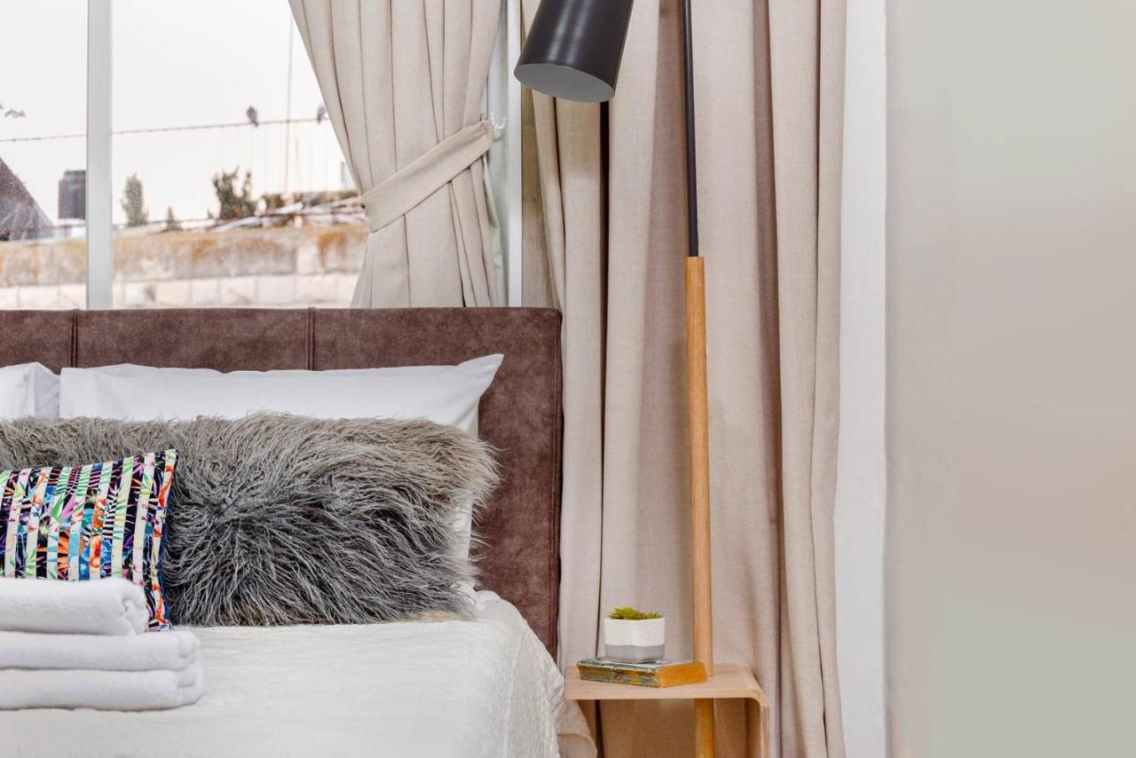 Authentic One Bedroom Apartment In City Center エルサレム エクステリア 写真
